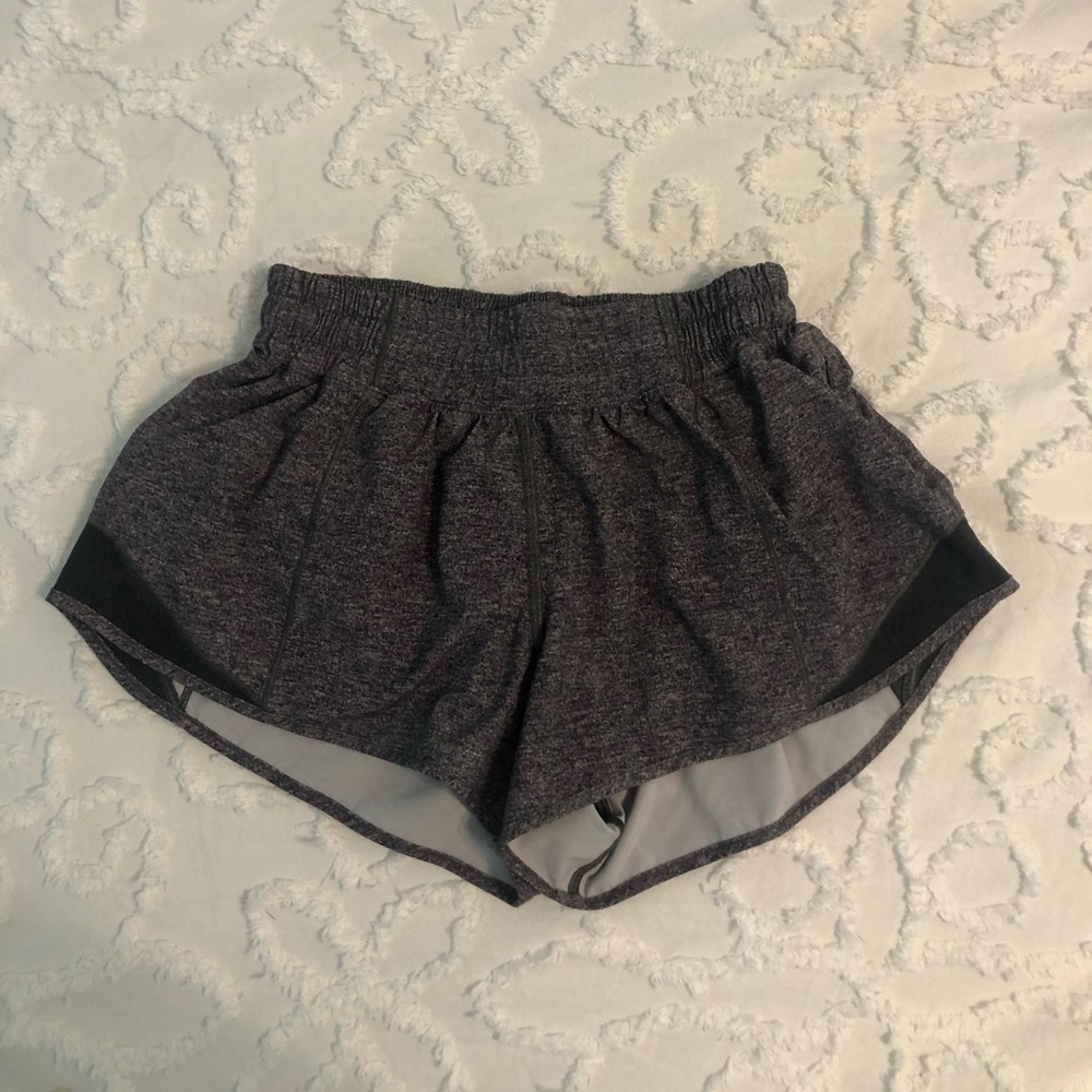 Lululemon Hotty Hot Short 2.5 in Size 4